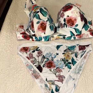 Cacique White Floral Bra and Panty Set